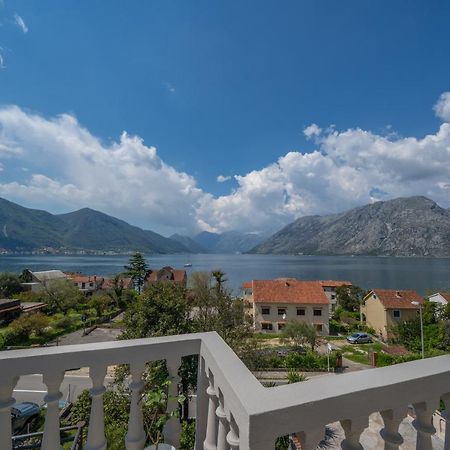 Apartment With Sea View Cattaro Esterno foto