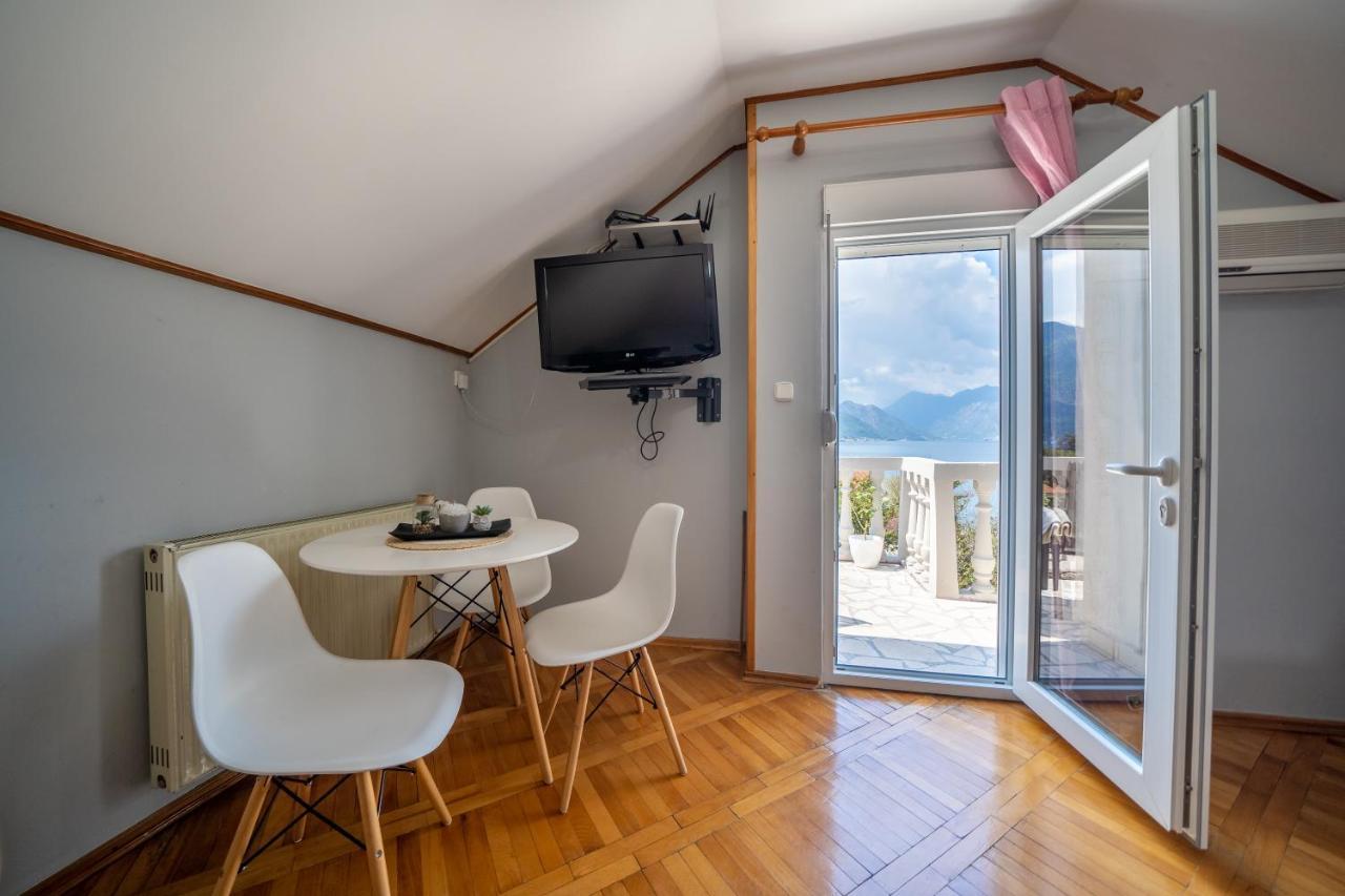 Apartment With Sea View Cattaro Esterno foto