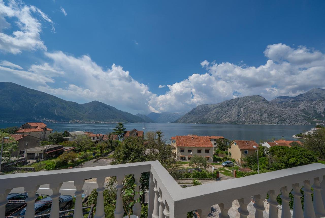 Apartment With Sea View Cattaro Esterno foto