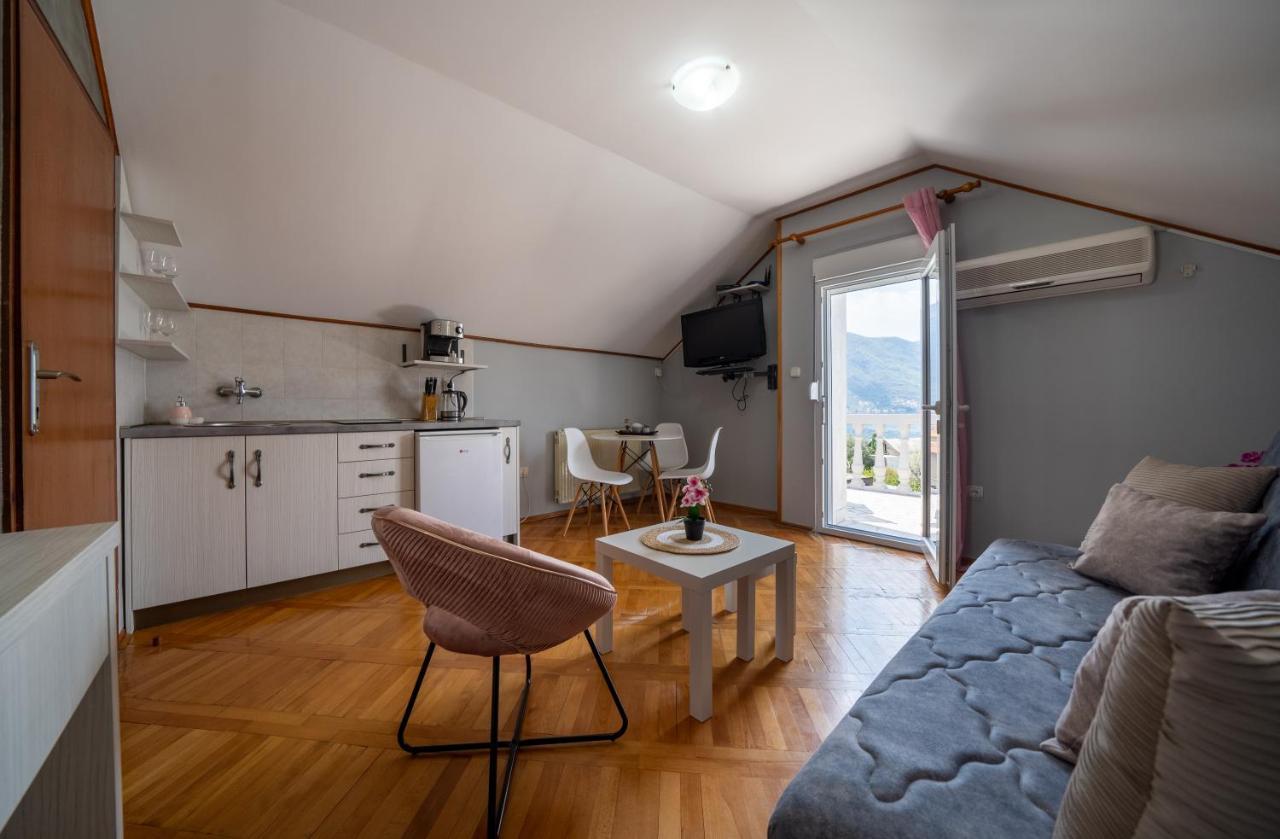 Apartment With Sea View Cattaro Esterno foto