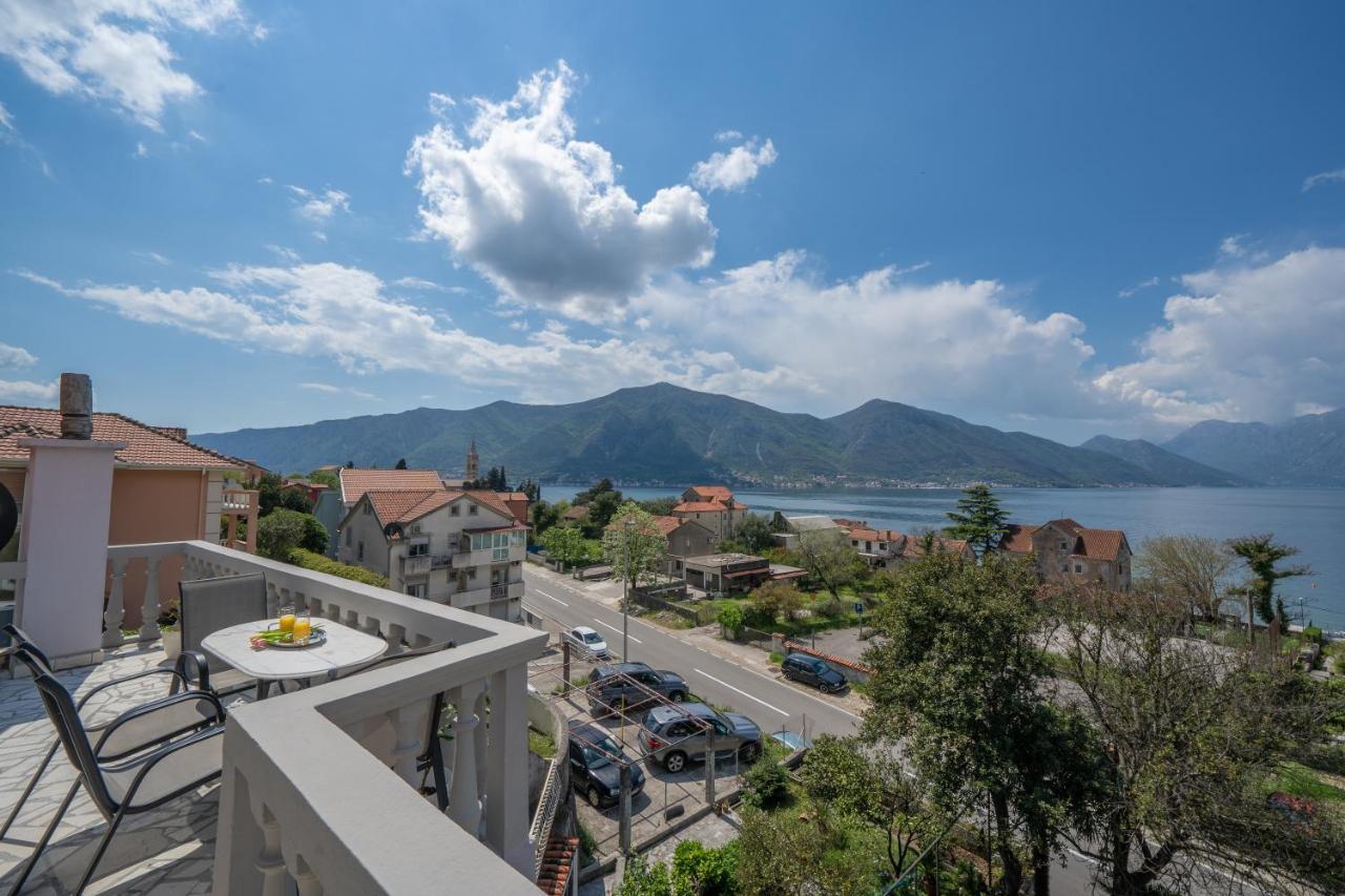 Apartment With Sea View Cattaro Esterno foto