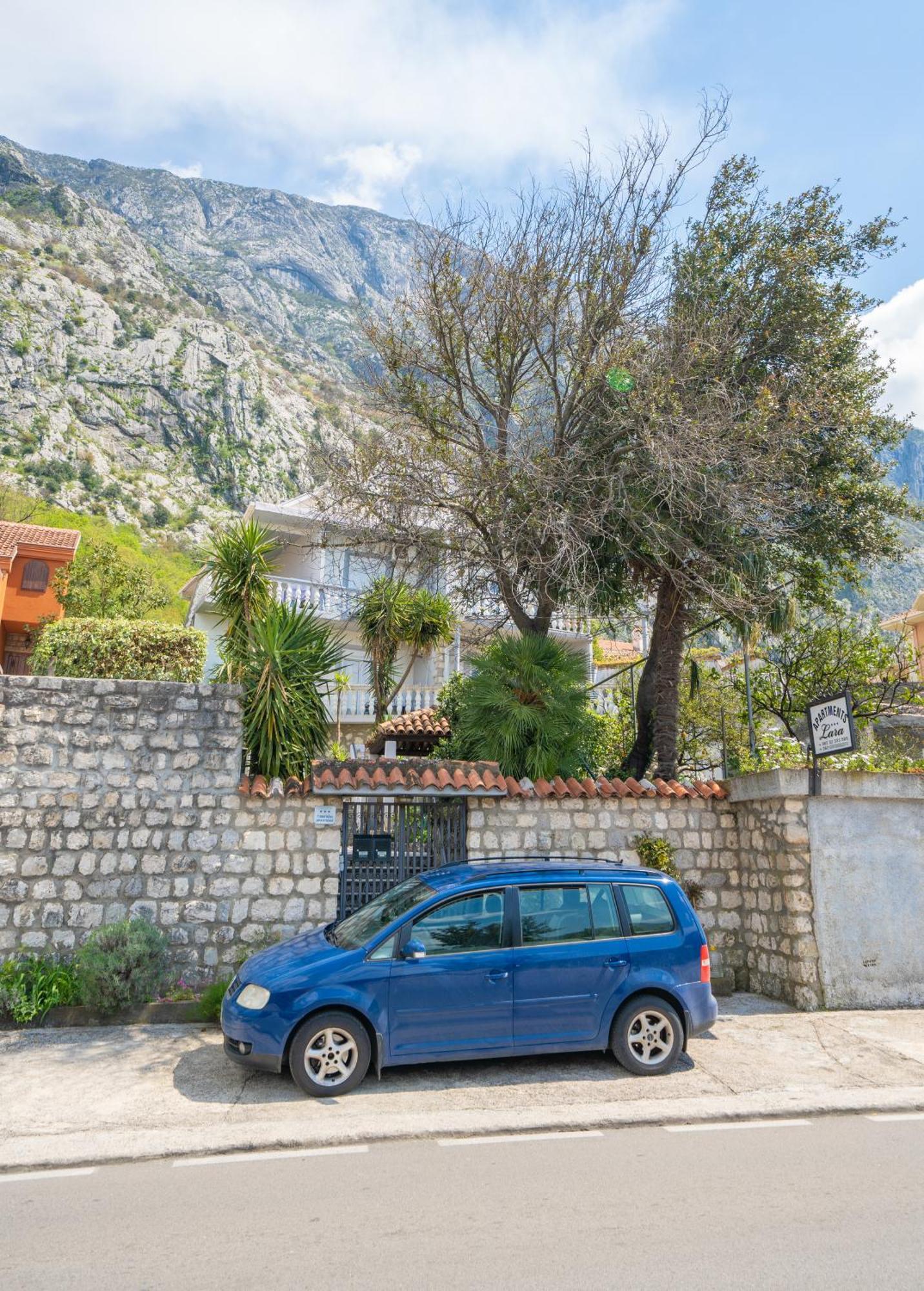 Apartment With Sea View Cattaro Esterno foto